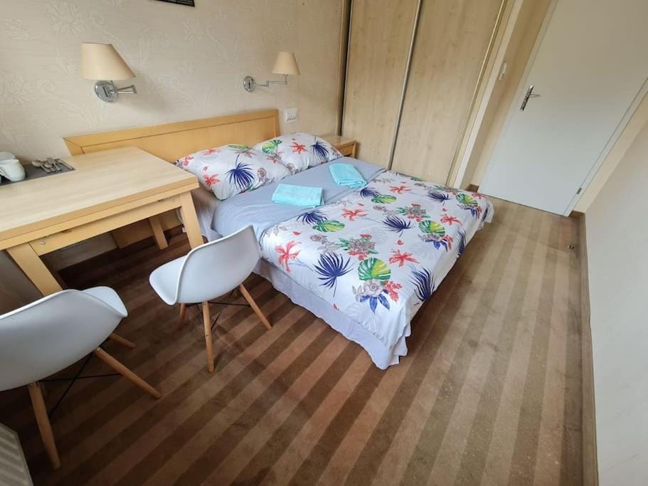 10Q - Z6 Room 101A Apartment in Warsaw