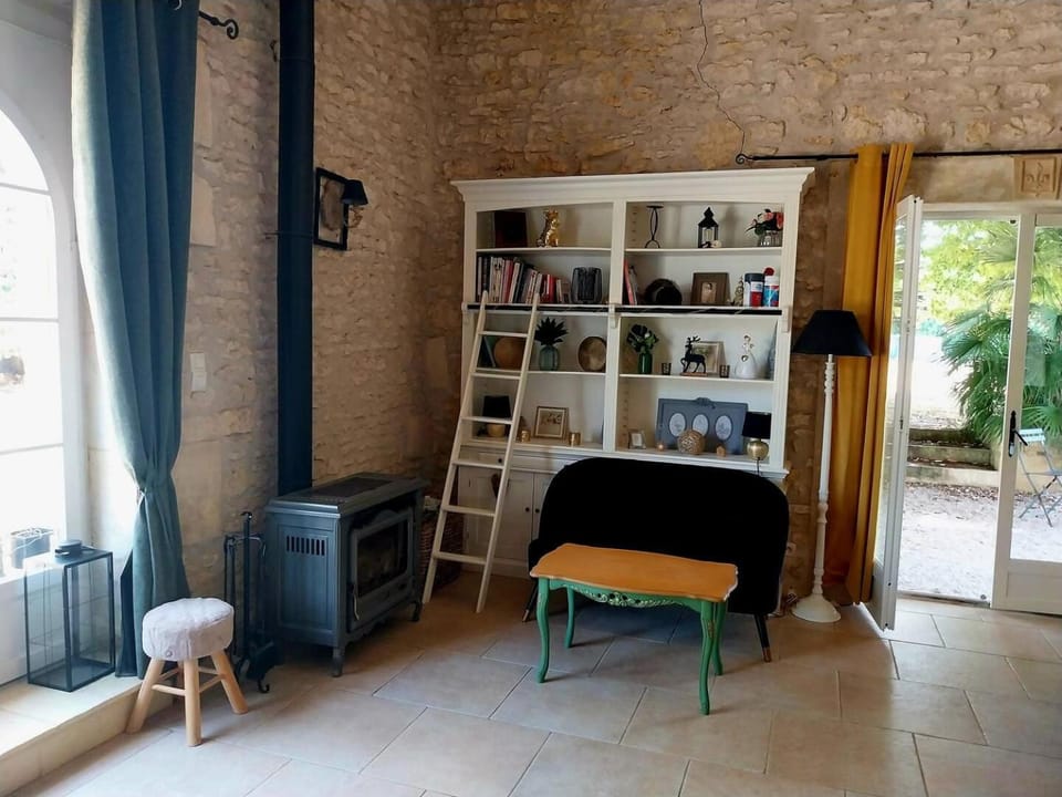 Le Clos de Fanny - Belle longère charentaise House in Nouvelle-Aquitaine