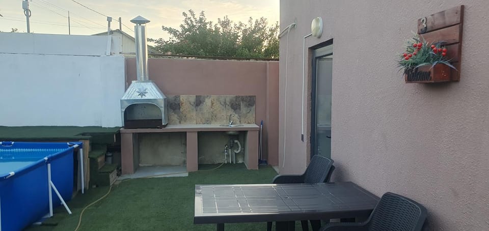 Patio, BBQ facilities