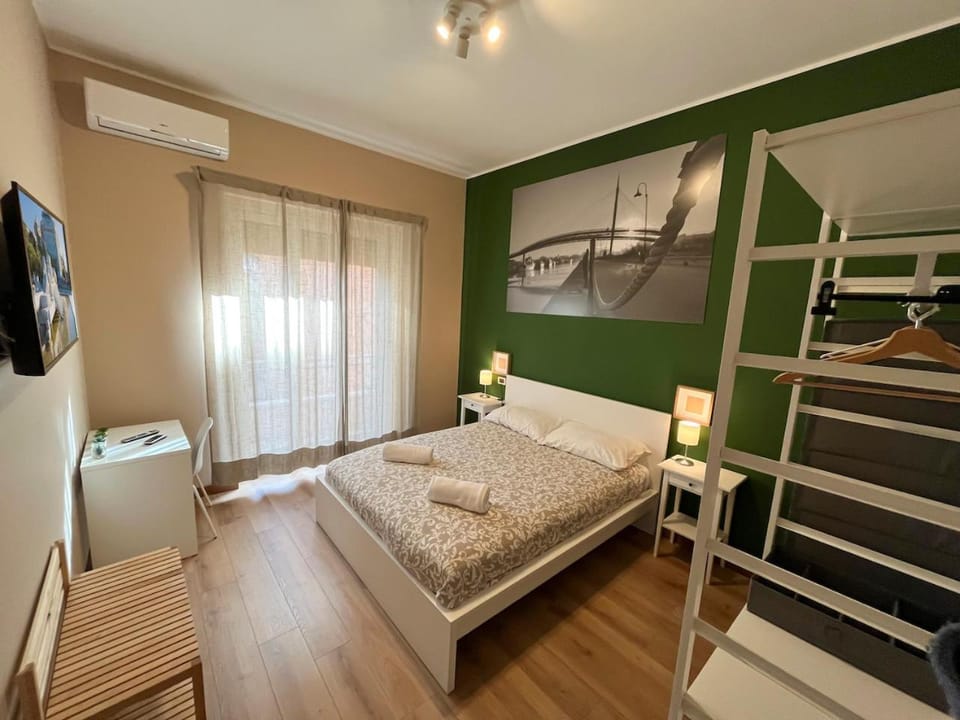 Bed, TV and multimedia, Bedroom, air conditioner