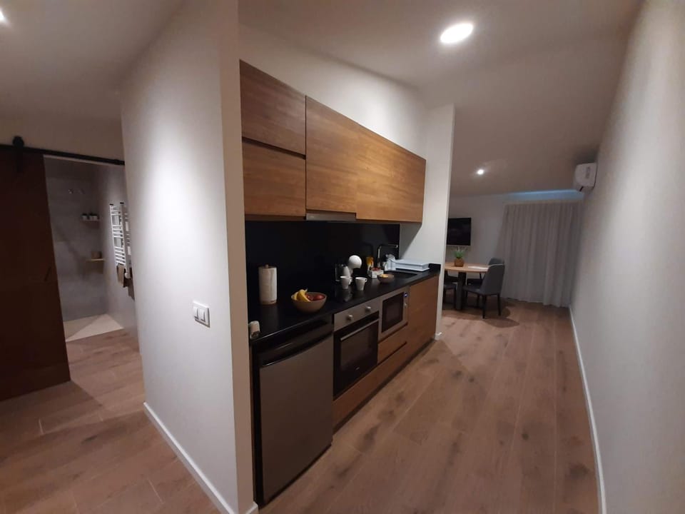 Coffee/tea facilities, Kitchen or kitchenette, minibar, oven, pet friendly, stove