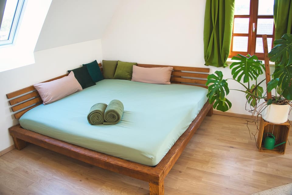 Bed, Living room
