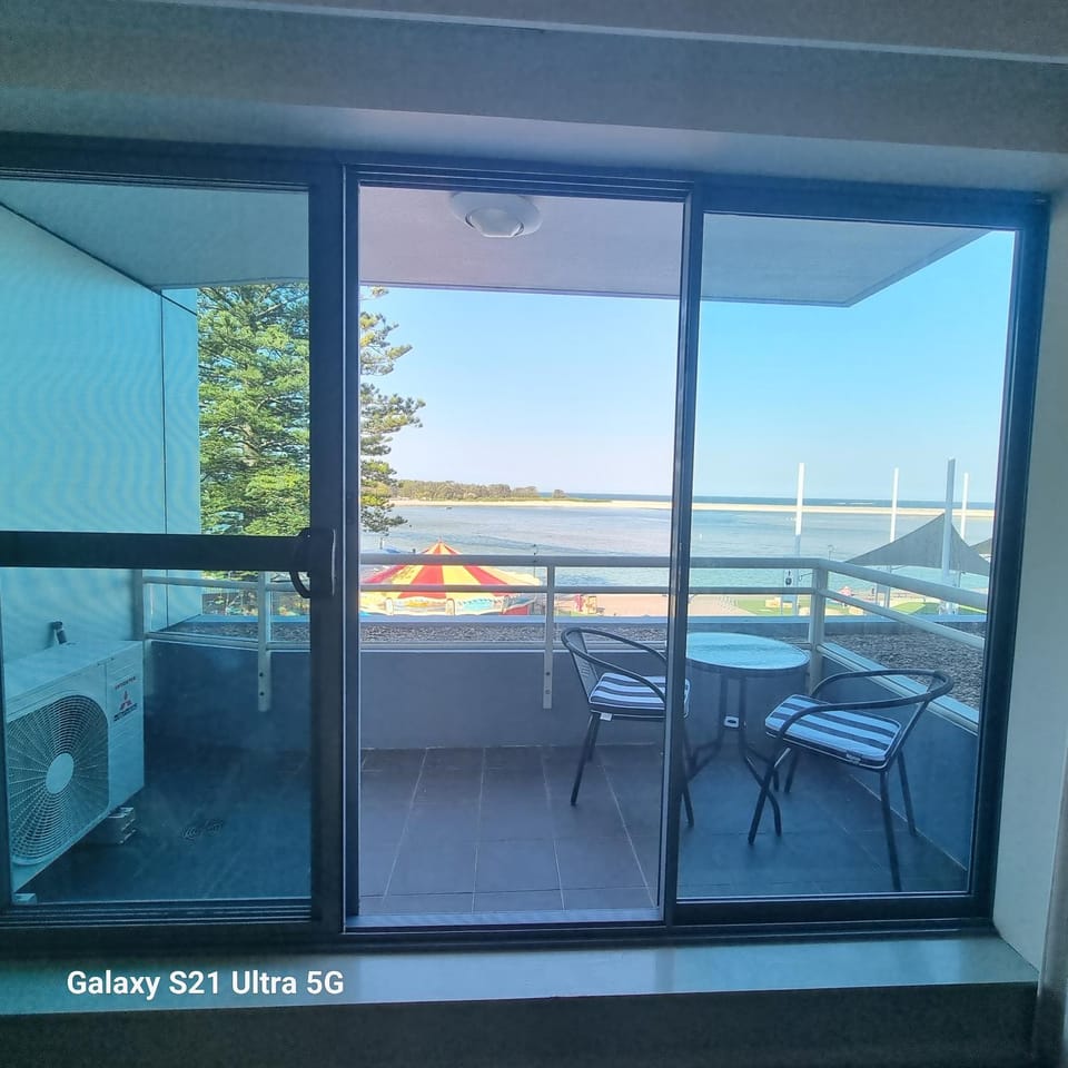 AAA-The Entrance Private Water Front 1 bedroom appartment at the Oaks Apartment in The Entrance