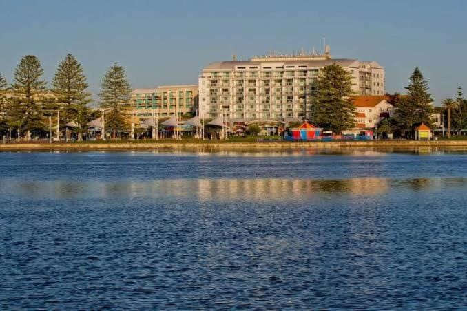 AAA-The Entrance Private Water Front 1 bedroom appartment at the Oaks Apartment in The Entrance