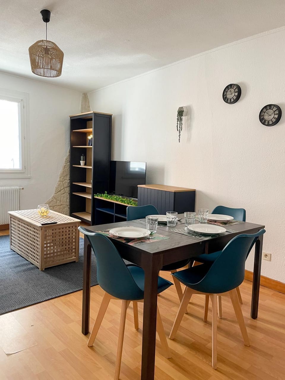 Living room, Seating area, Dining area