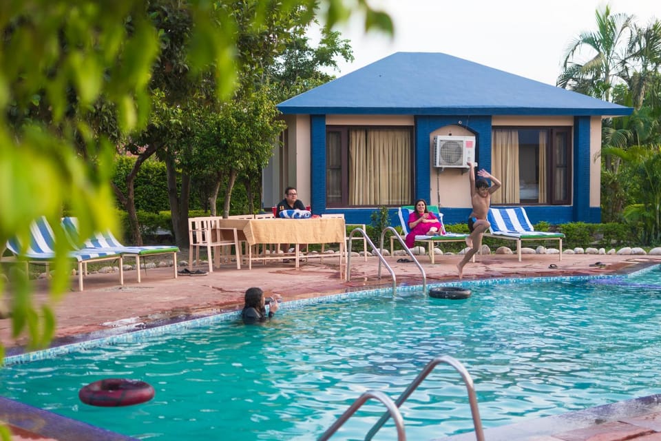 Property building, Swimming pool, Swimming pool, Sports