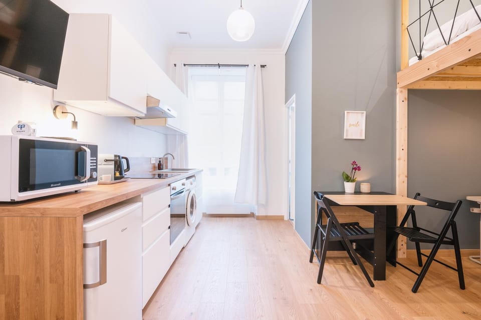 TV and multimedia, Coffee/tea facilities, Kitchen or kitchenette, Dining area, oven, pet friendly, stove, toaster