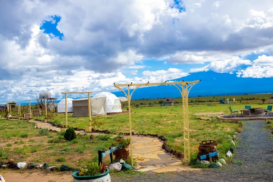 Amanya Tent Sleeps 2 Near Wildlife House in Kenya