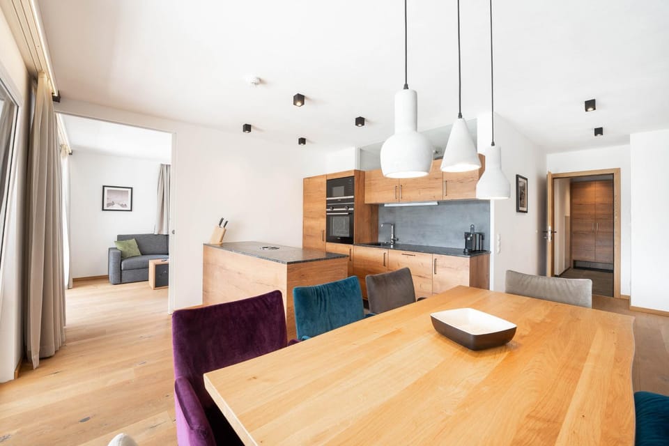Kitchen or kitchenette, Living room, Seating area, Dining area, minibar, stove