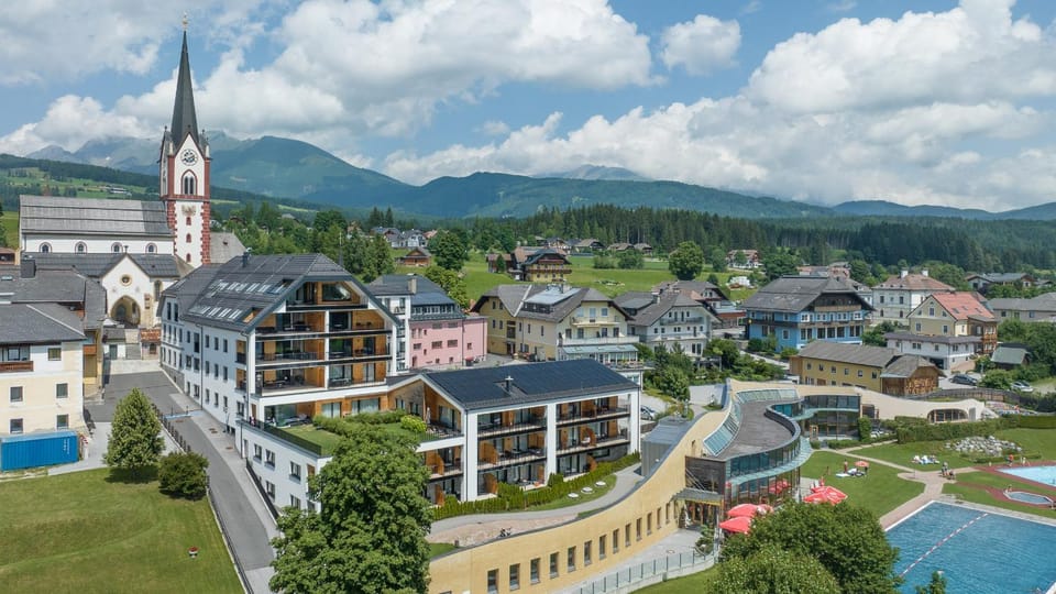 Property building, Nearby landmark, Natural landscape, Mountain view, Location