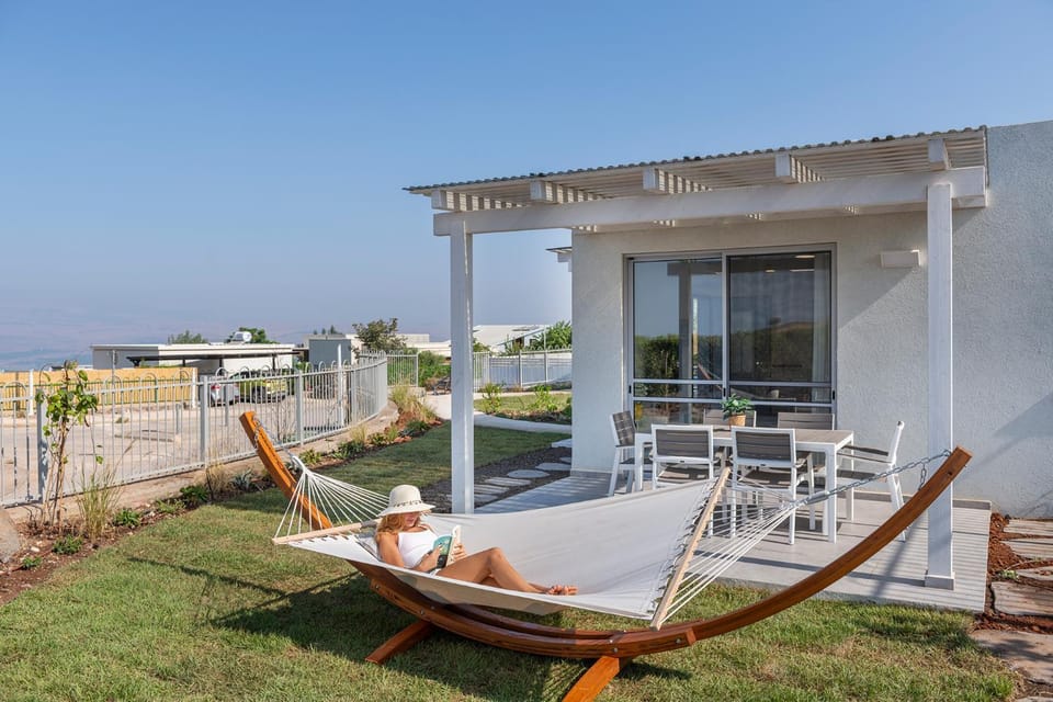 Property building, Patio, Garden, Balcony/Terrace