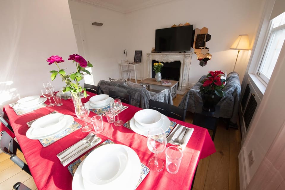 Living room, Dining area