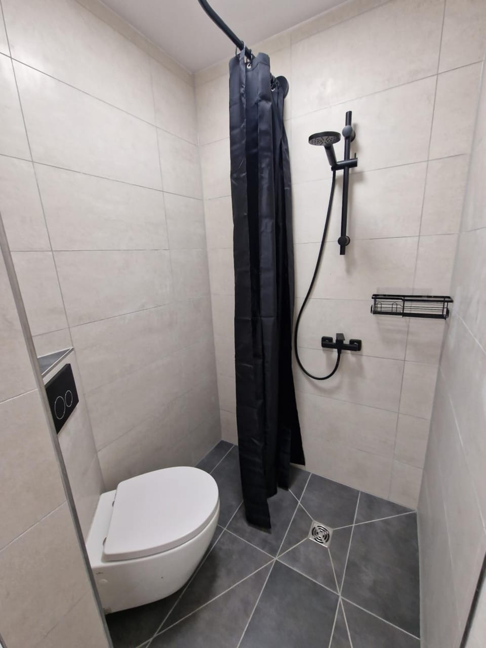 Shower, Toilet