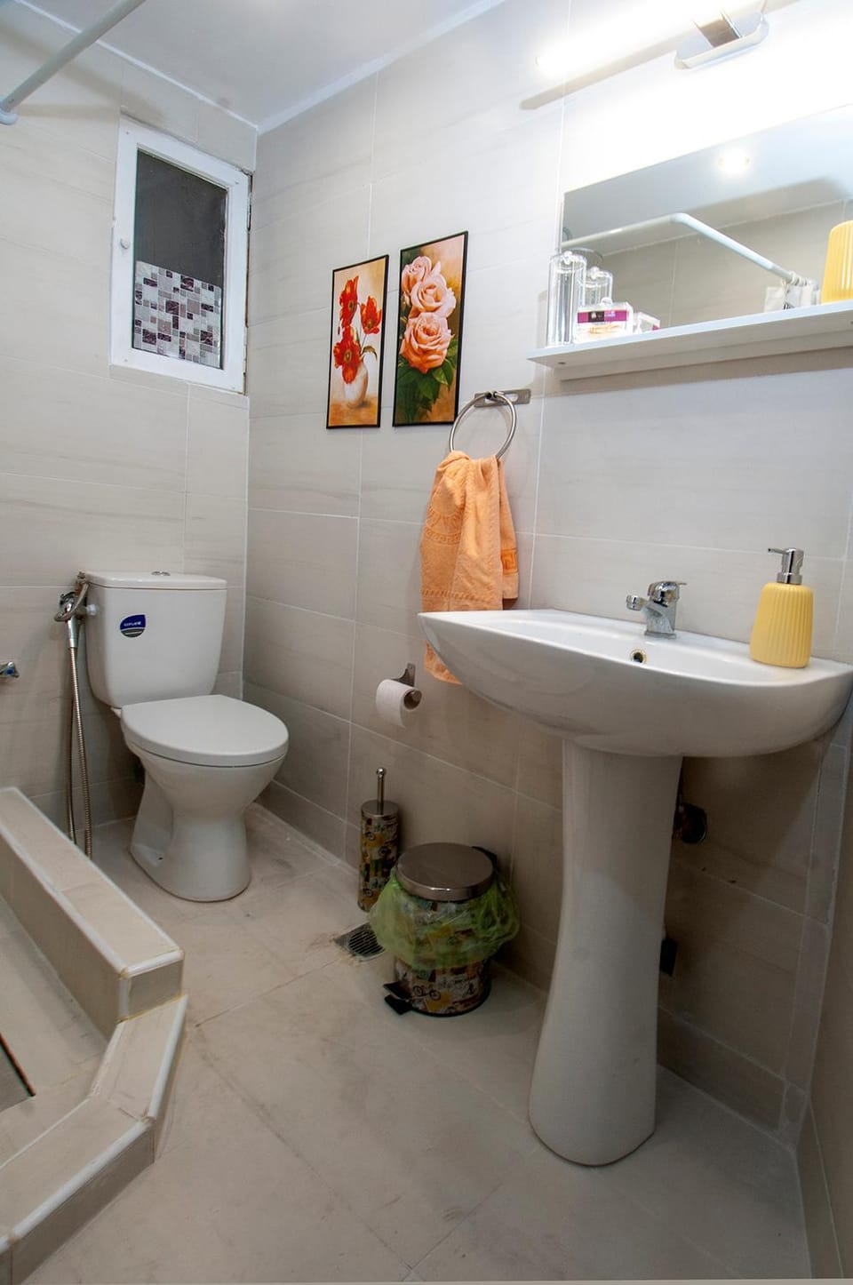 Toilet, Bathroom, towels