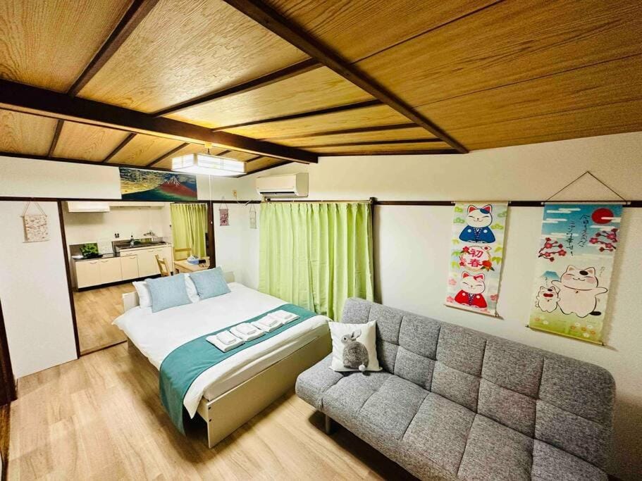 205gblhouse,黒門市場がすぐ目の前,徒歩30秒,大阪人気の観光エリアへ徒歩圏内道頓堀徒歩7分,南海難波駅徒歩6分 Apartment in Osaka