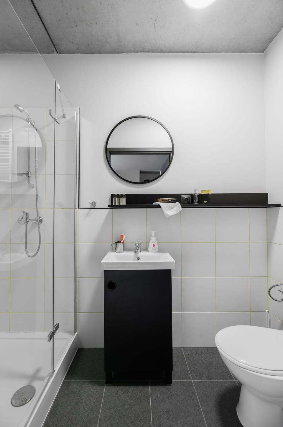 Shower, Toilet, Bathroom, towels
