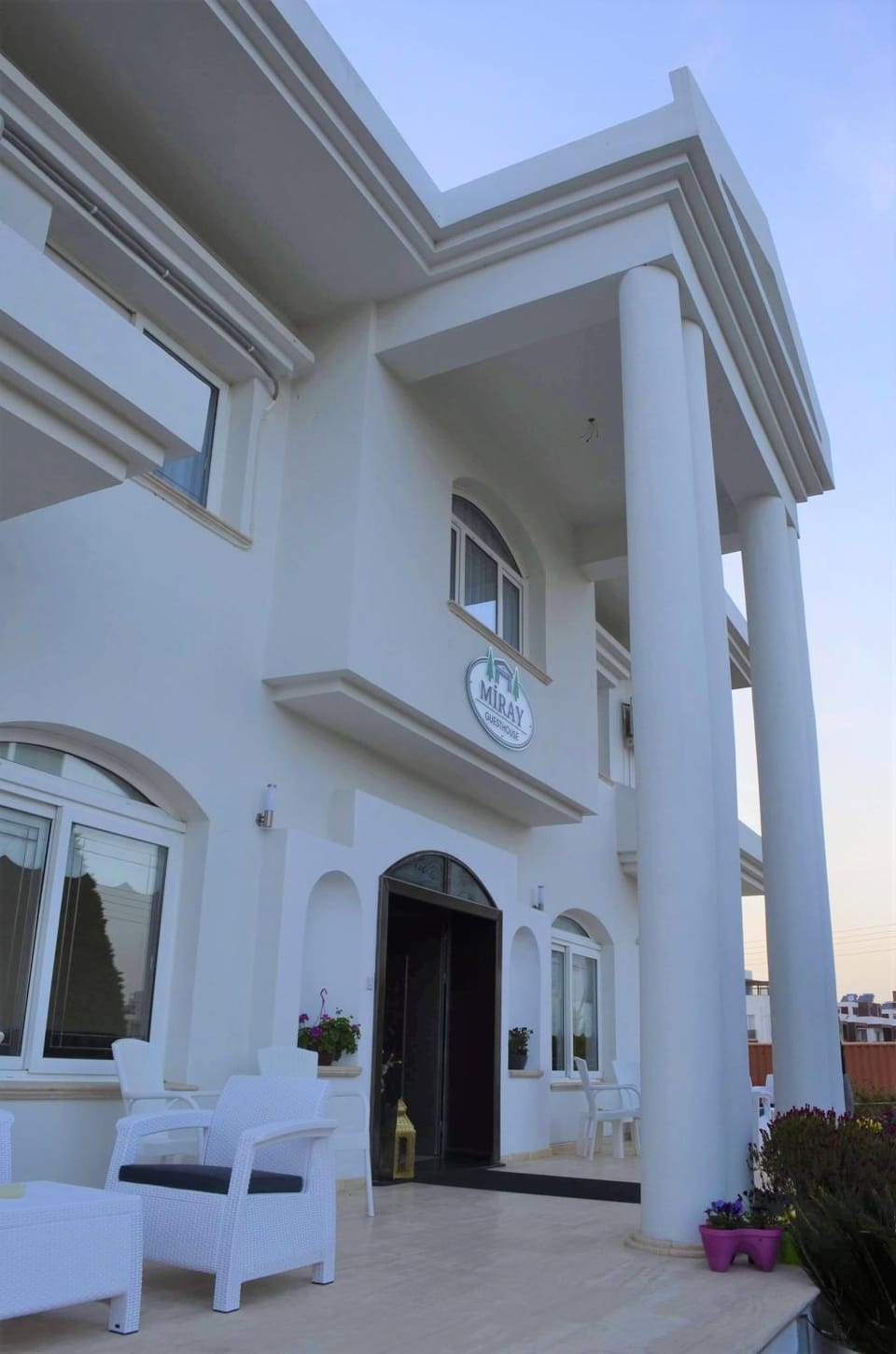 Property building, Patio, Balcony/Terrace