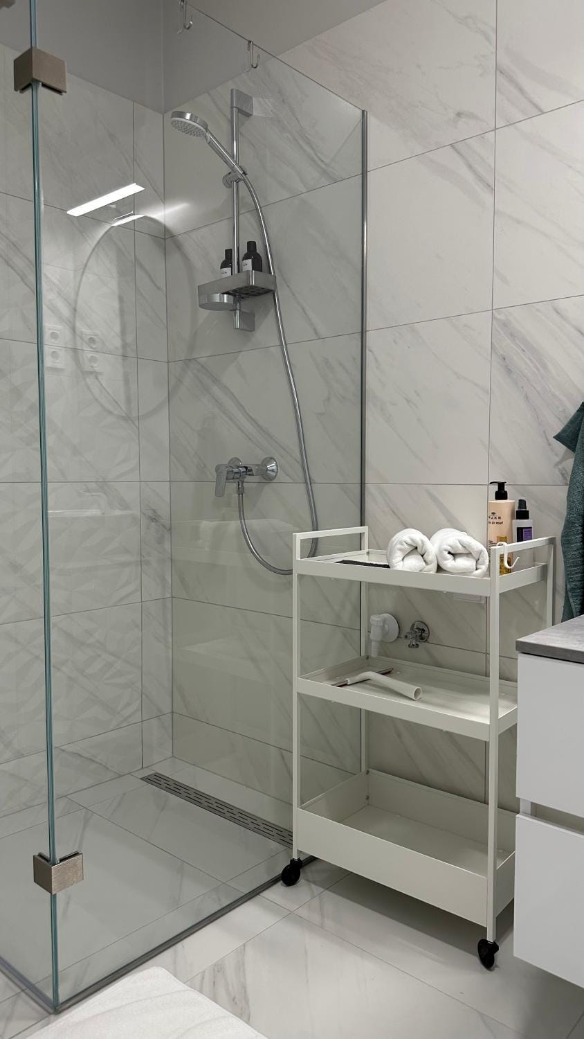 Shower, Bathroom, towels