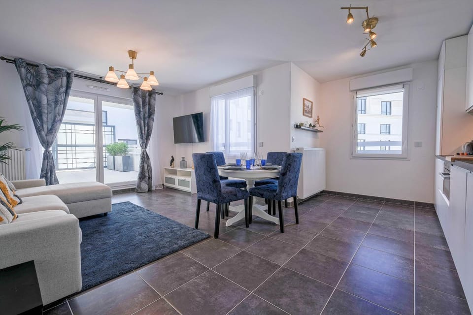 TV and multimedia, Kitchen or kitchenette, Living room, Dining area