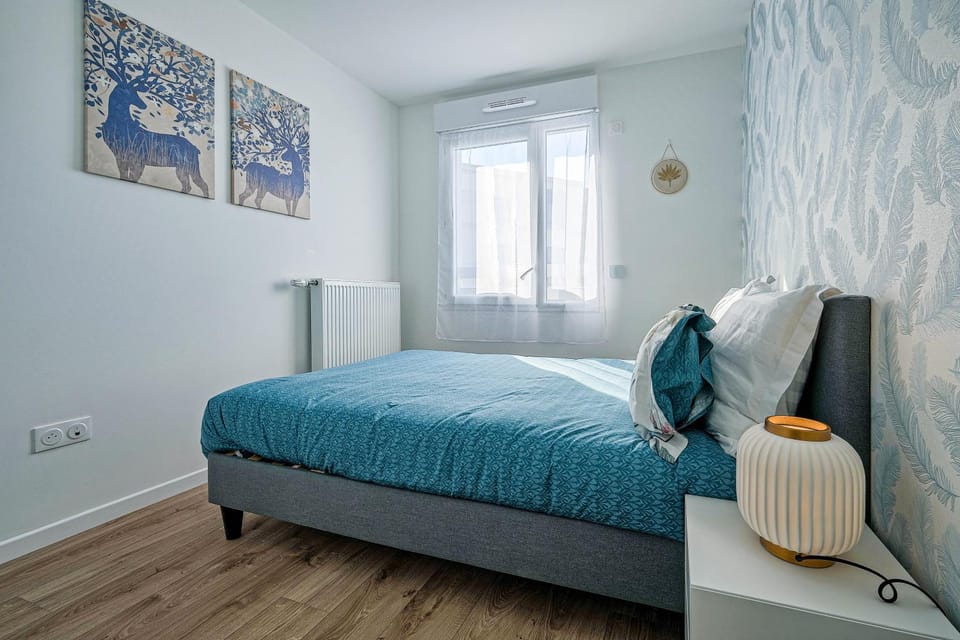 Bed, Photo of the whole room, Bedroom