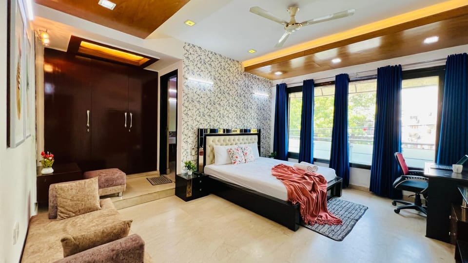 Seating area, Bedroom
