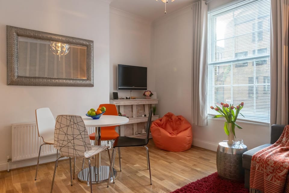 TV and multimedia, Living room, Dining area