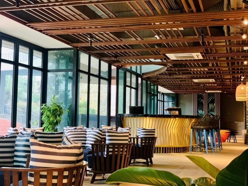 Restaurant/places to eat, Living room, Banquet/Function facilities, Seating area