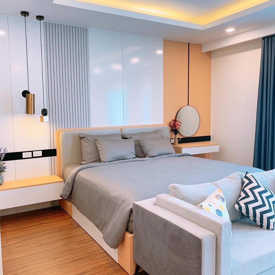 Bed, Living room, Photo of the whole room, Seating area, Bedroom, wardrobe