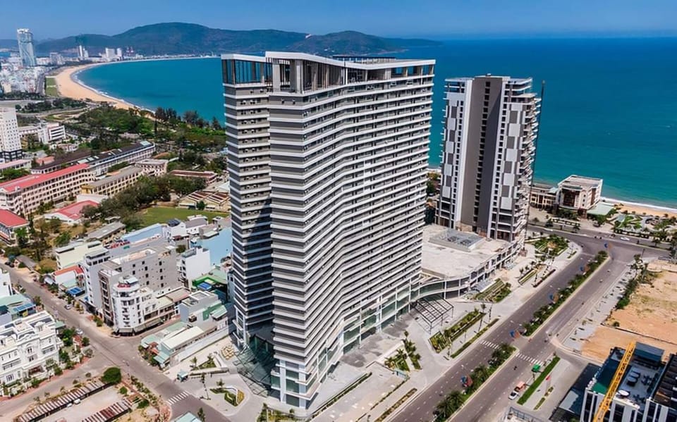 Property building, Nearby landmark, Day, Neighbourhood, Natural landscape, Bird's eye view, Beach, City view, Sea view, Location