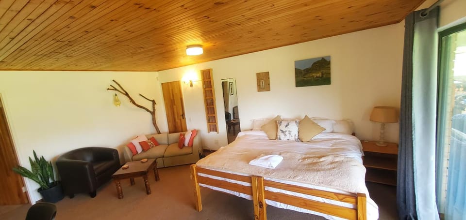 Bed, Living room