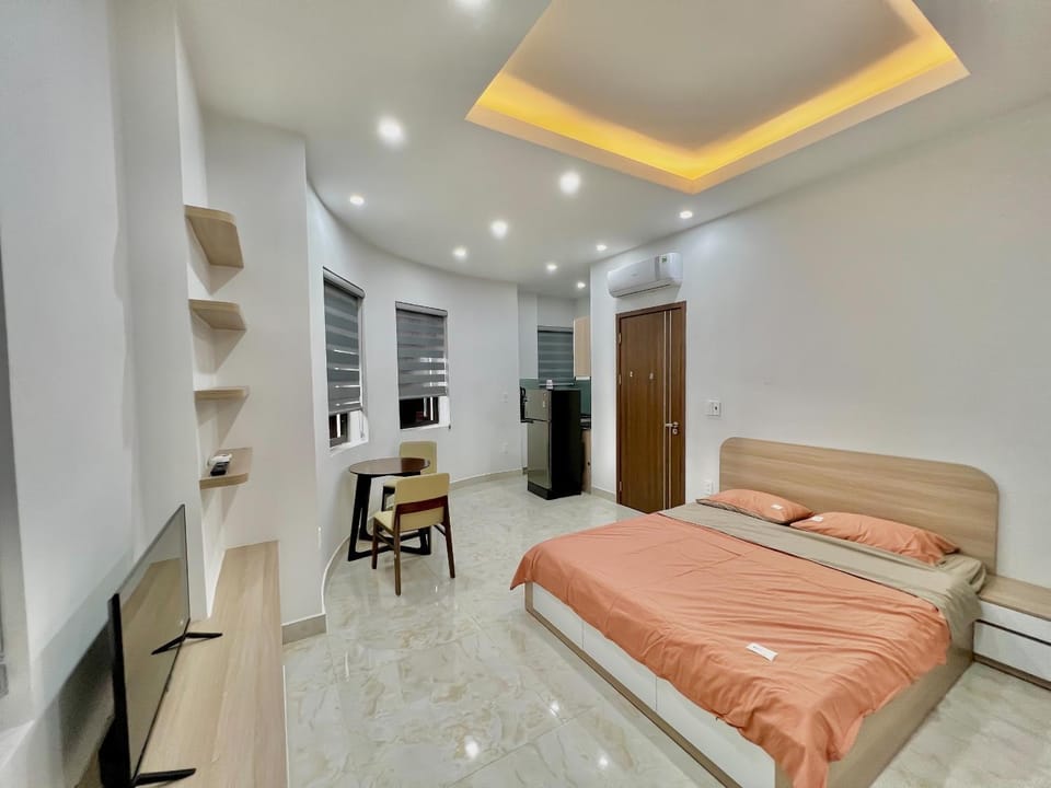 Shower, Bed, hair dryier, internet, microwave, stove, towels, wardrobe, washing machine, kitchen, air conditioner