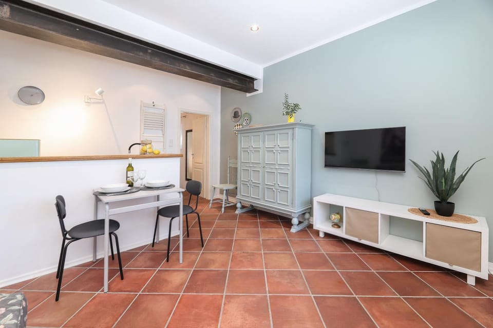 Communal lounge/ TV room, TV and multimedia, Kitchen or kitchenette, Living room, Seating area, Dining area