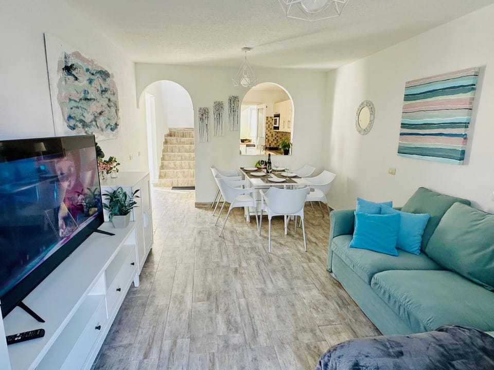 TV and multimedia, Living room, Dining area