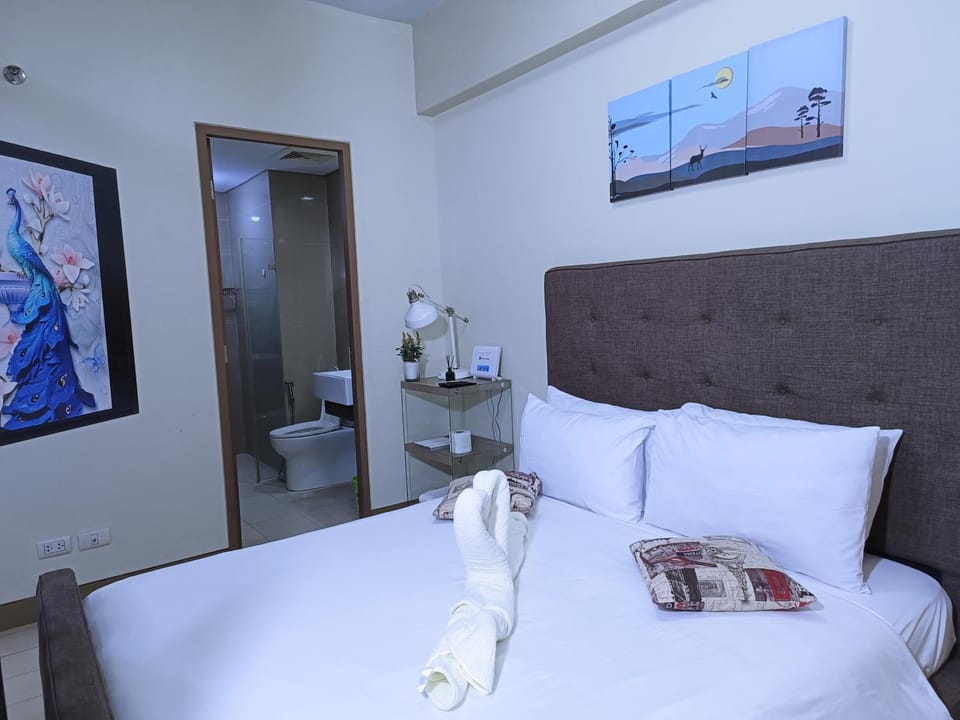 Bed, Bathroom
