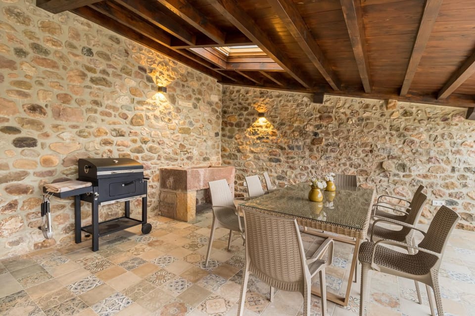 Off site, Dining area