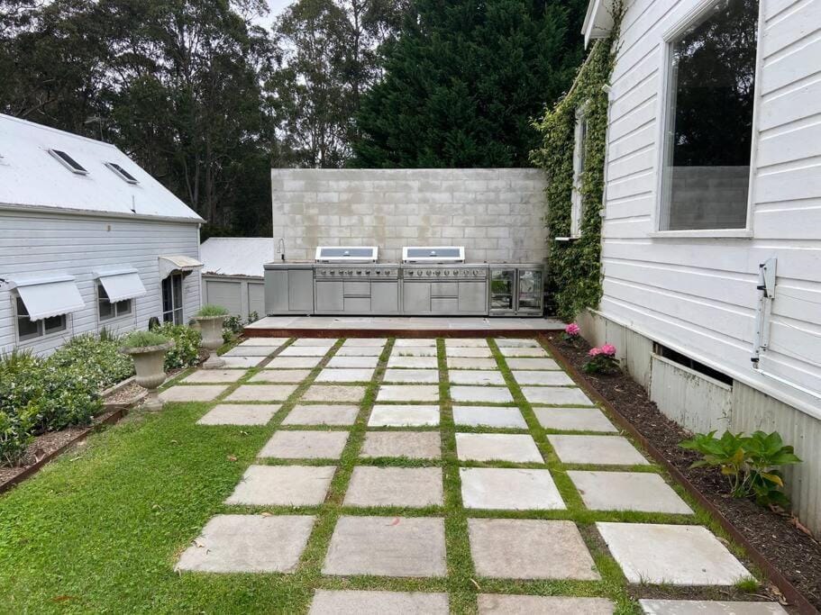 Batemans Bay Luxury Estate with Pool & Guesthouse House in Batemans Bay
