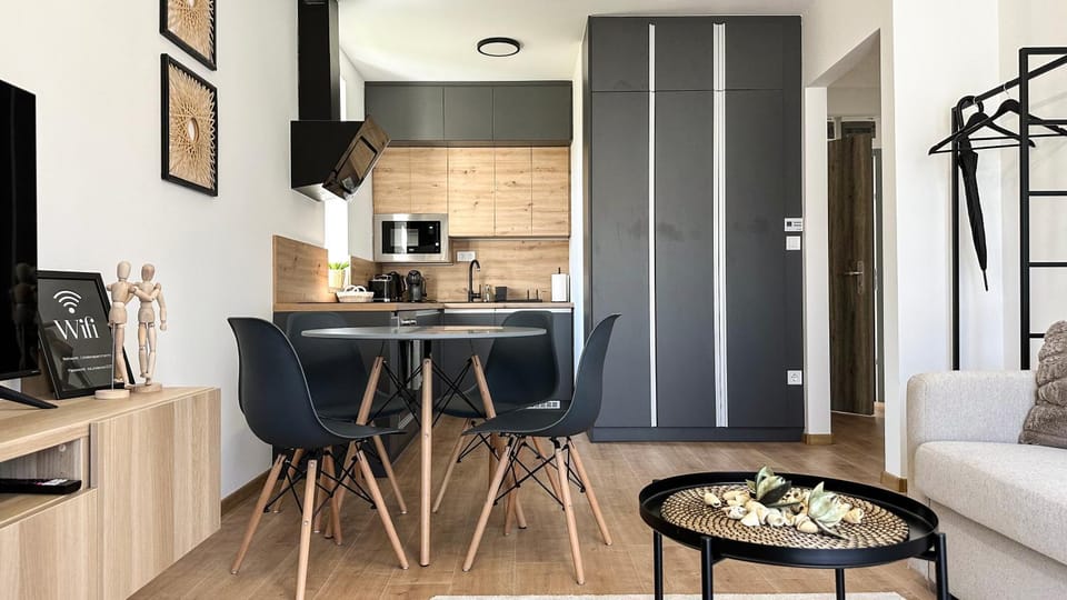 Kitchen or kitchenette, Living room, Dining area, minibar