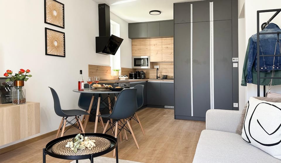 Kitchen or kitchenette, Living room