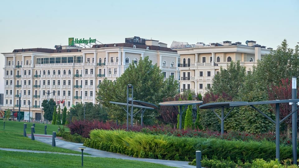 Property building, Spring, Day, Natural landscape, Summer, On site, Garden view, Area and facilities, Area and facilities
