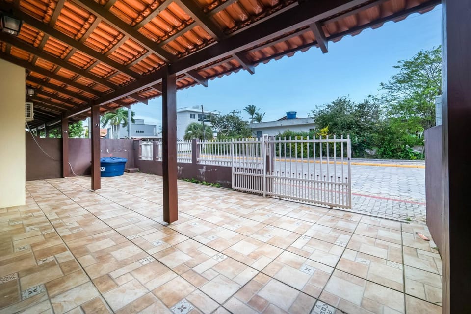 Casa a 2 quadras da Praia de Zimbros RW2724 House in Porto Belo