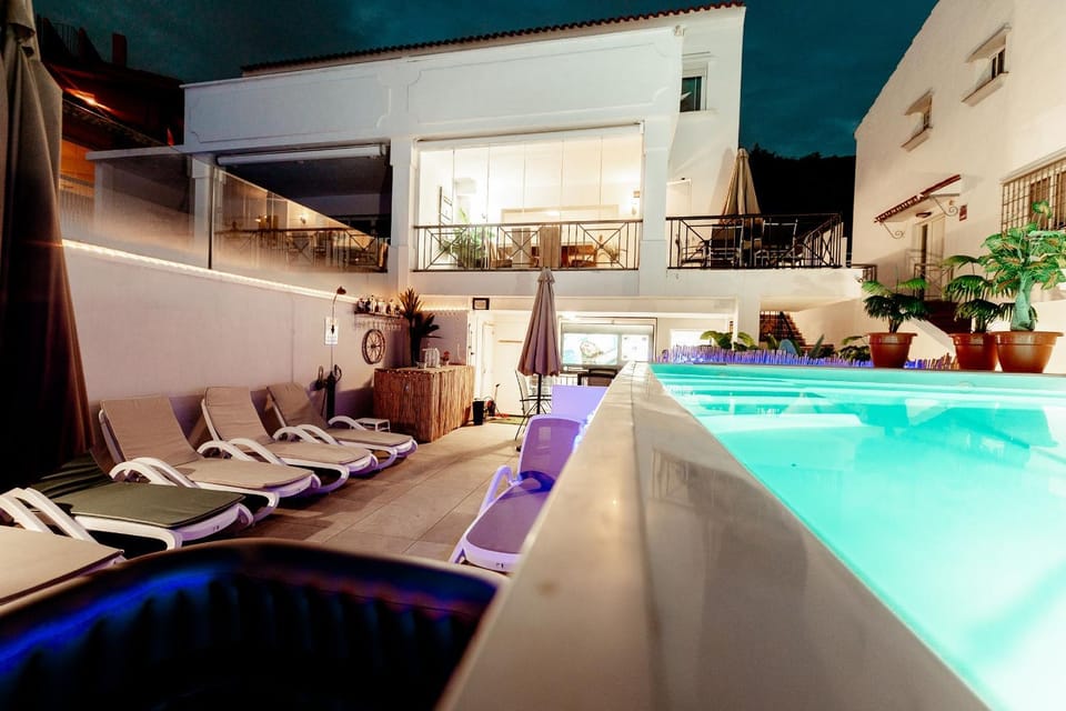 Patio, Balcony/Terrace, Seating area, Swimming pool, sunbed