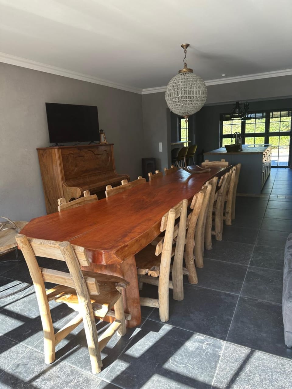 Seating area, Dining area