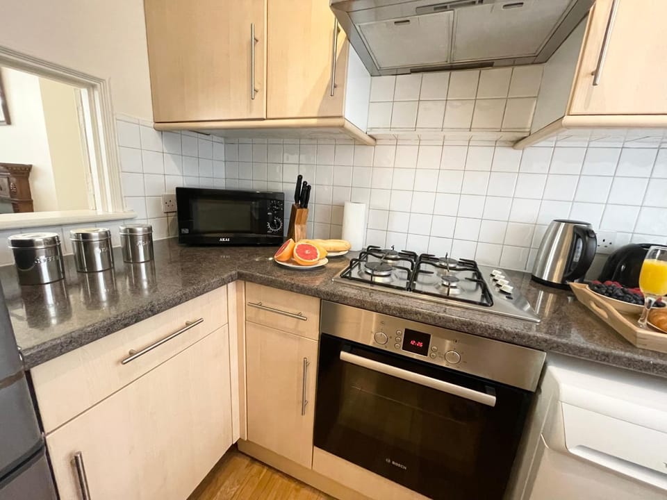 Coffee/tea facilities, Kitchen or kitchenette, minibar, pet friendly, stove