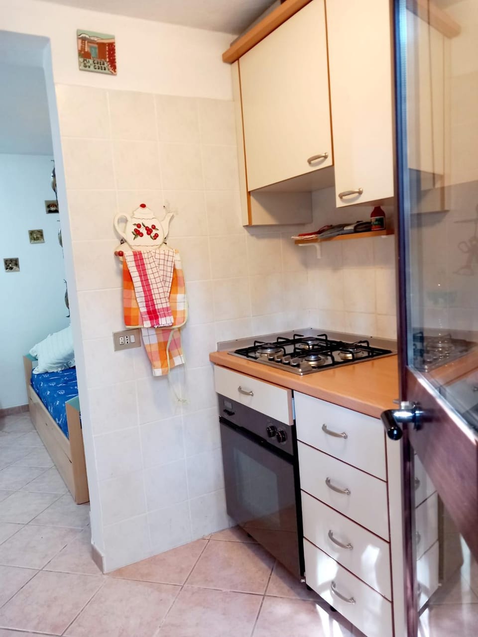 Kitchen or kitchenette, oven, stove