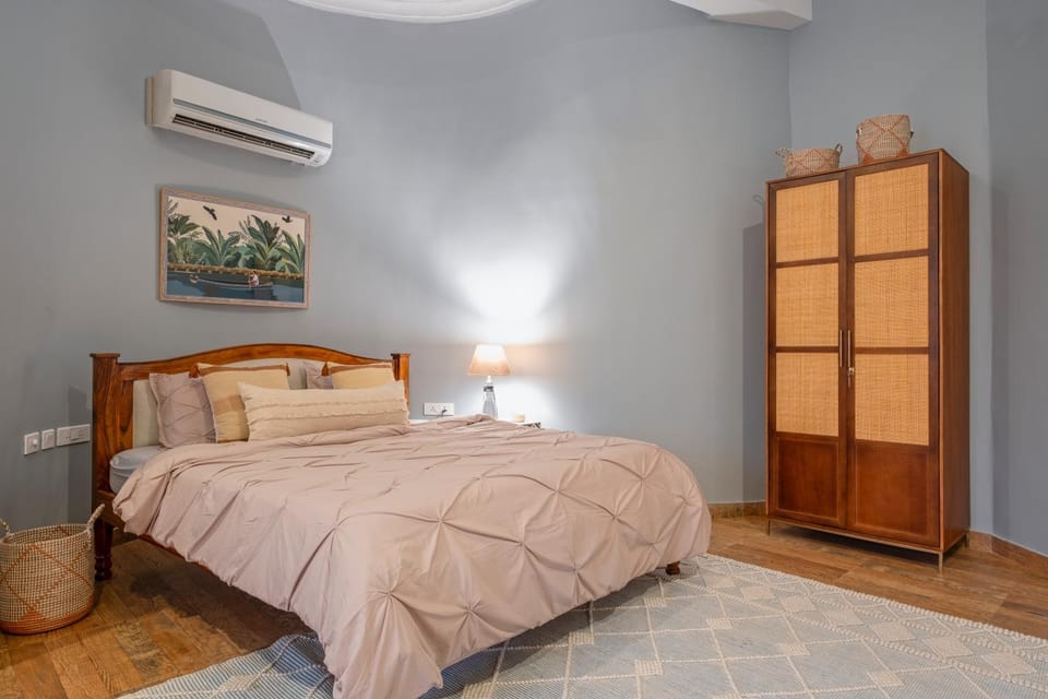 Bed, Photo of the whole room, Bedroom, wardrobe, air conditioner