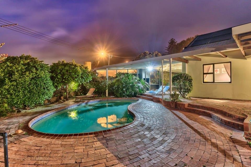 Property building, Patio, Night, Natural landscape, Garden, Balcony/Terrace, Garden view, Pool view, Swimming pool, Swimming pool