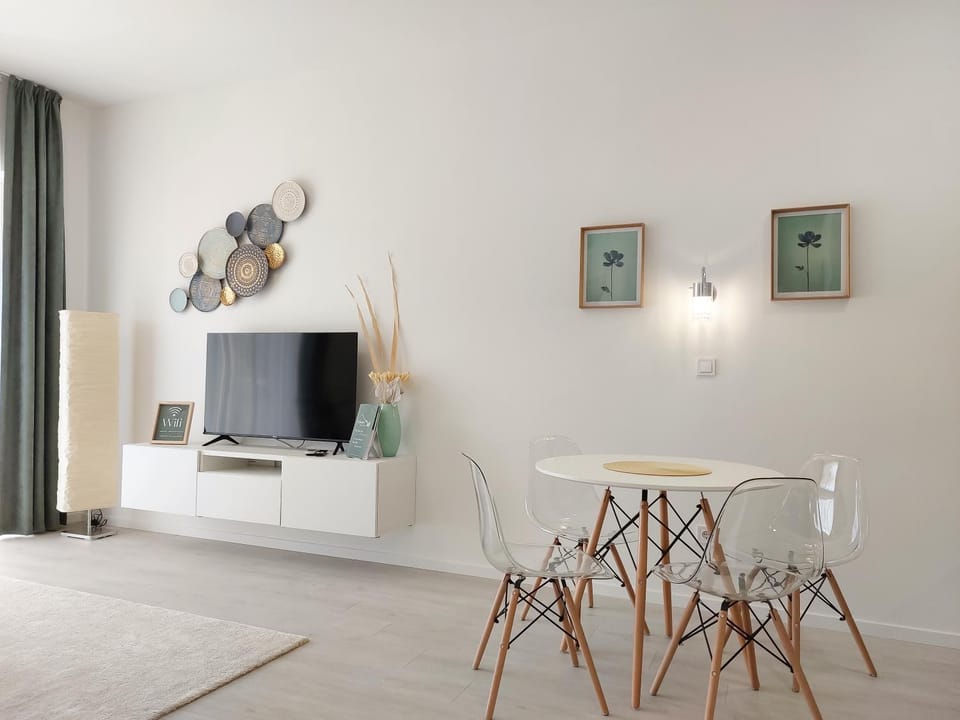 TV and multimedia, Dining area