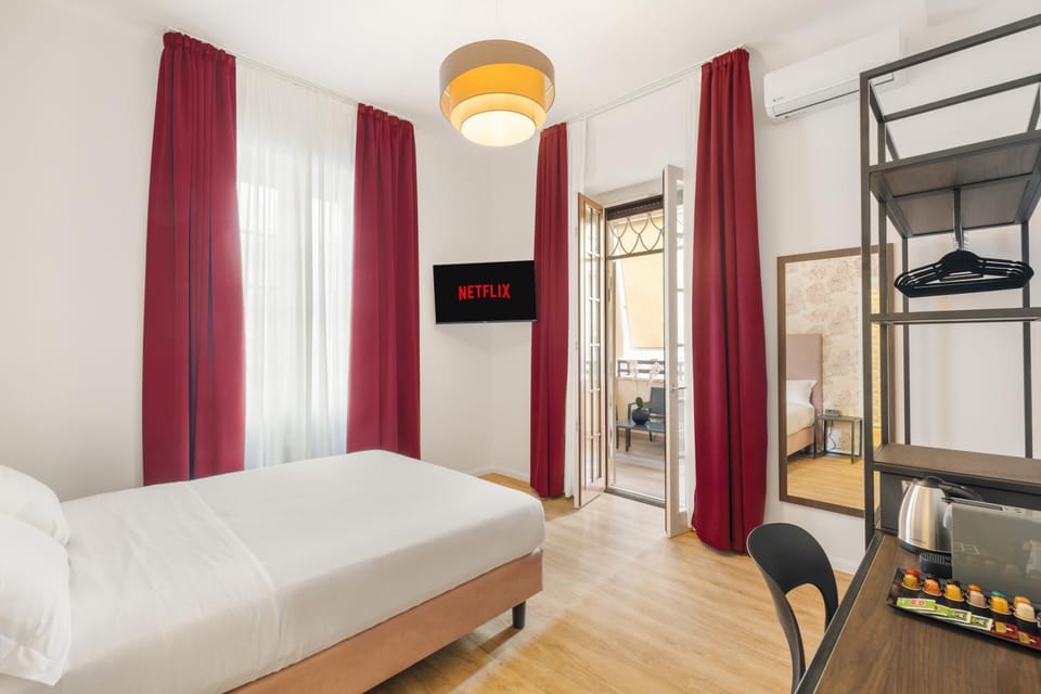 TV and multimedia, Photo of the whole room, Bedroom