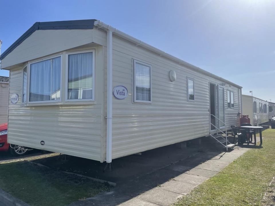 2 Bedroom Caravan - Ash 51, Trecco Bay House in Porthcawl