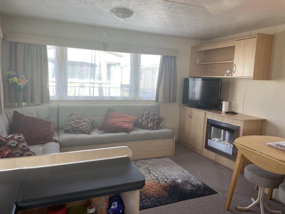 2 Bedroom Caravan - Ash 51, Trecco Bay House in Porthcawl